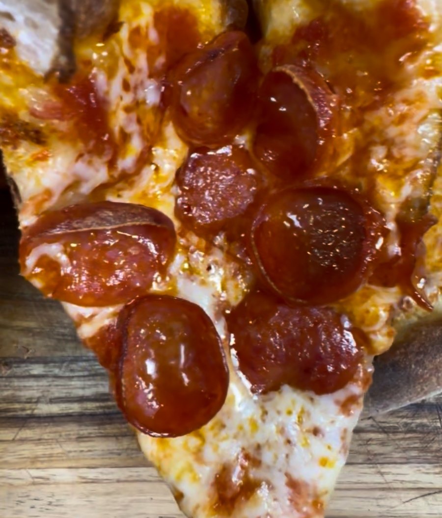 Pizzantica pepperoni pizza